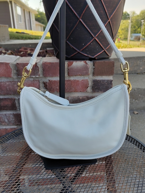 Coach Handbags - Vintage Coach Leather Swinger Crossbody Shoulder Bag Bone White Classic 80s USA